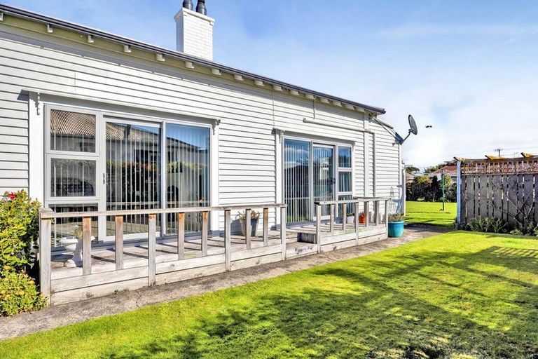 Photo of property in 1 Morrissey Street, Hawera, 4610