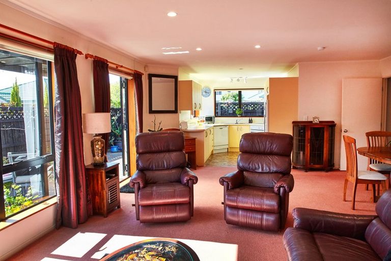 Photo of property in 16 Red Hibiscus Road, Stanmore Bay, Whangaparaoa, 0932