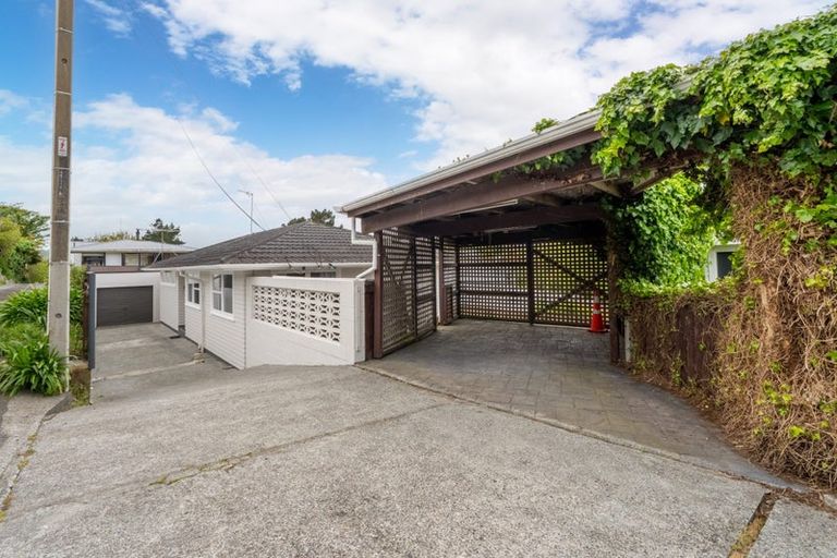 Photo of property in 31 Beazley Avenue, Paparangi, Wellington, 6037
