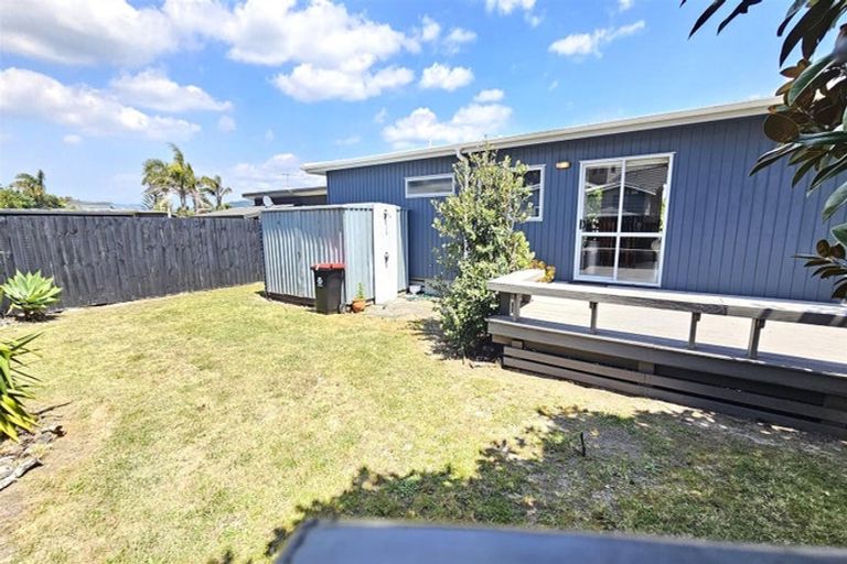 Photo of property in 102 Sands Crescent, Matarangi, Whitianga, 3592