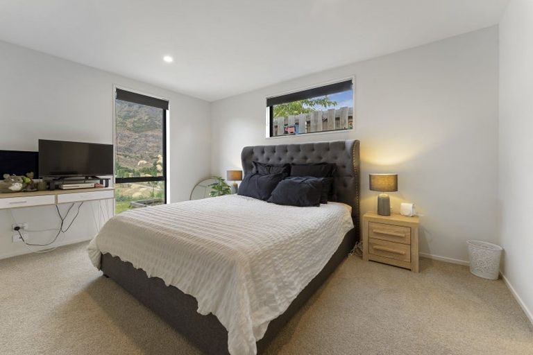Photo of property in 22 Huxley Place, Lake Hayes, Queenstown, 9304