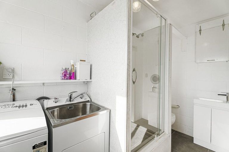 Photo of property in 2 Melandra Road, Stanmore Bay, Whangaparaoa, 0932