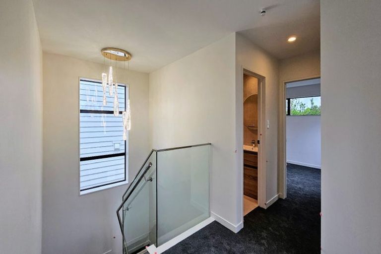 Photo of property in 7b Lewisham Street, Highland Park, Auckland, 2010