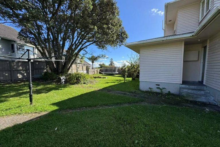 Photo of property in 572 Beach Road, Rothesay Bay, Auckland, 0630
