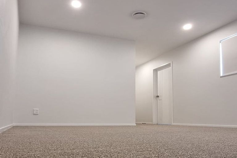 Photo of property in 19 Kaimai Avenue, Massey, Auckland, 0614