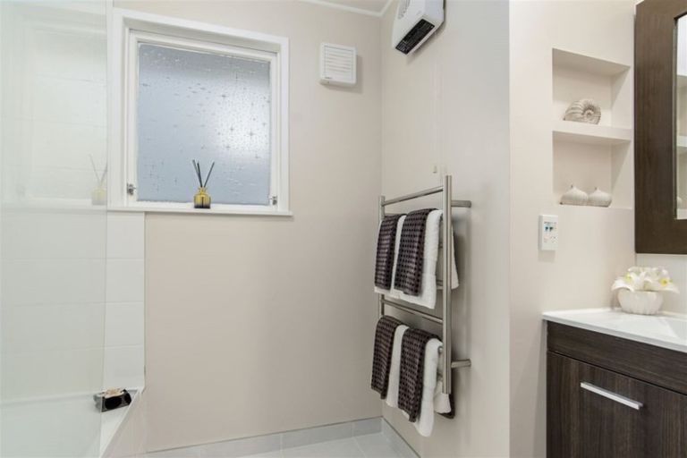 Photo of property in 8 Intrepid Place, Torbay, Auckland, 0630