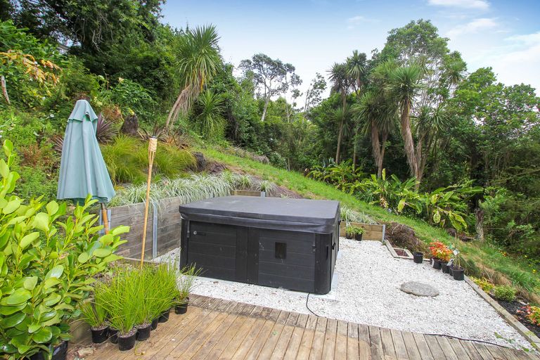 Photo of property in 30 Trelawny Place, Hillcrest, Auckland, 0627