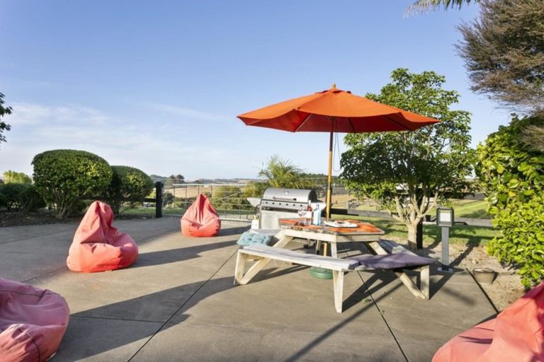 Photo of property in 1304 Old North Road, Helensville, 0875