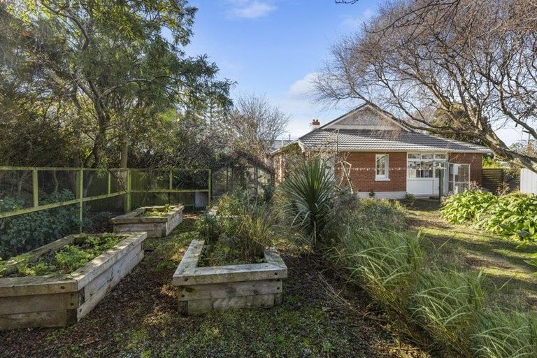 Photo of property in 20 Hargest Crescent, Saint Kilda, Dunedin, 9012