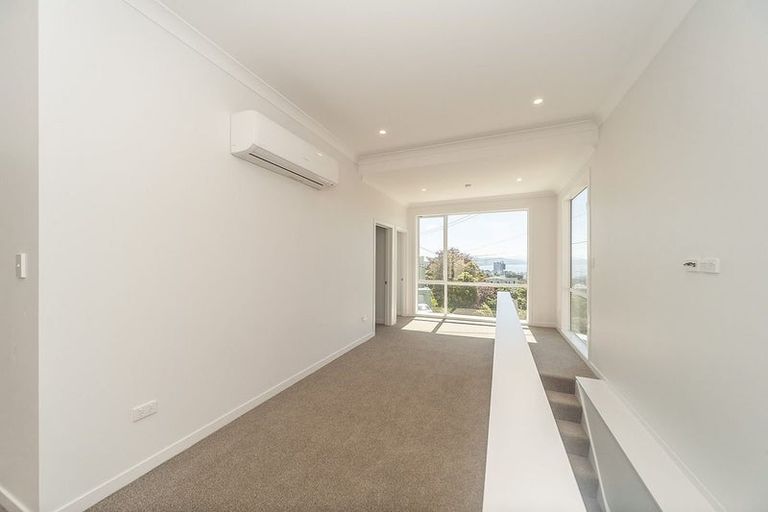 Photo of property in 58 Mortimer Terrace, Brooklyn, Wellington, 6021