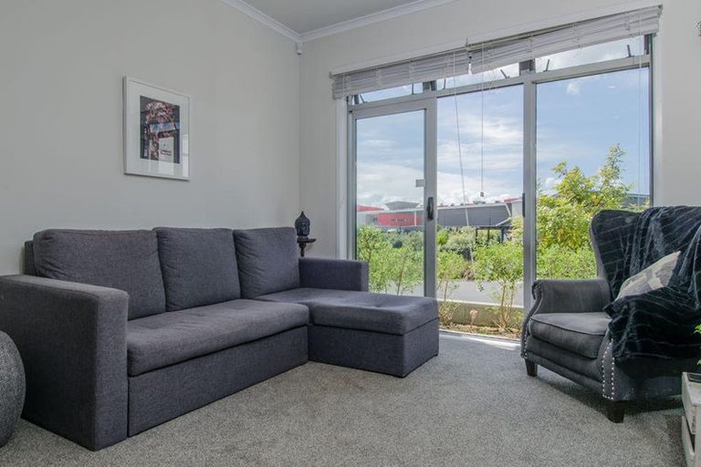 Photo of property in 20 Teal Way, Hobsonville, Auckland, 0616