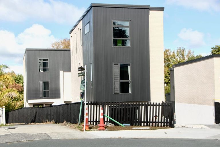 Photo of property in 41a Camelot Place, Glenfield, Auckland, 0629