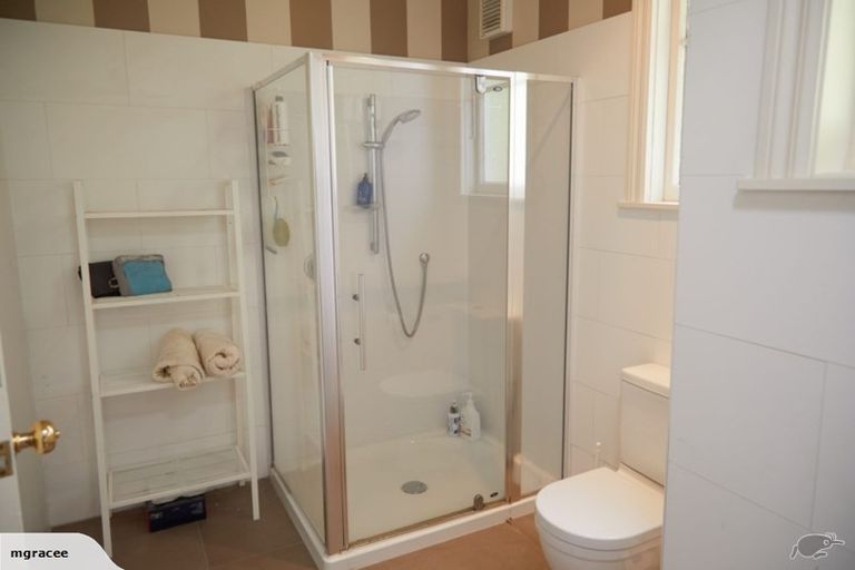 Photo of property in 53 Garden Road, Northland, Wellington, 6012