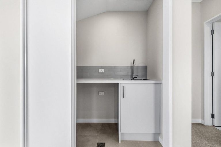Photo of property in 30 Te Aniwaniwa Terrace, Albany, 0632
