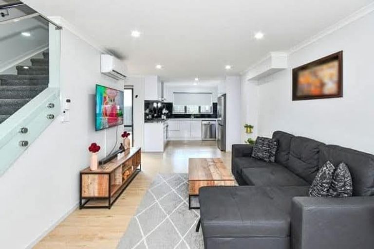 Photo of property in 125b Manuroa Road, Takanini, 2112