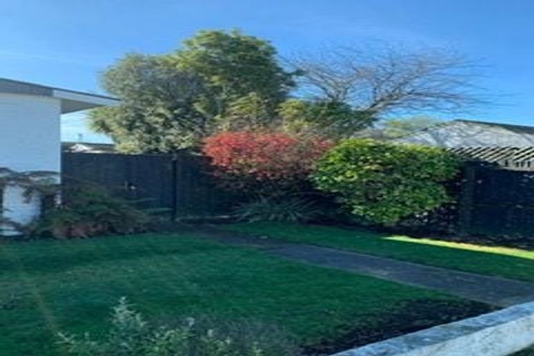 Photo of property in 25 Prestons Road, Redwood, Christchurch, 8051