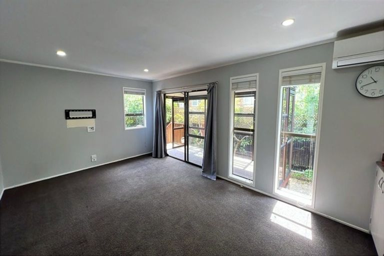 Photo of property in 2/51 Shakespeare Road, Milford, Auckland, 0620