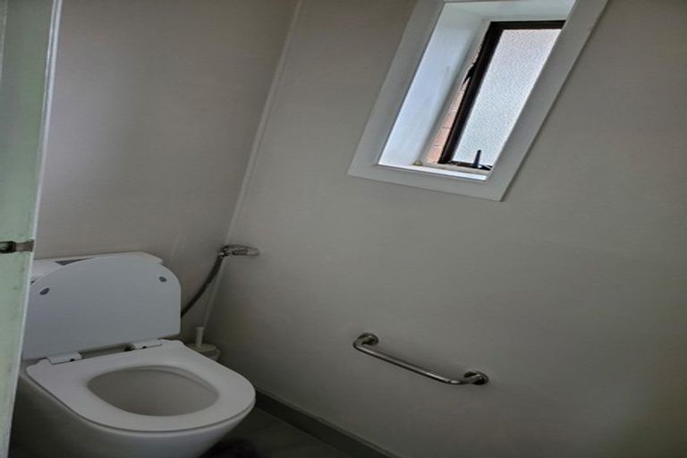 Photo of property in 18 Hallberry Road, Mangere East, Auckland, 2024