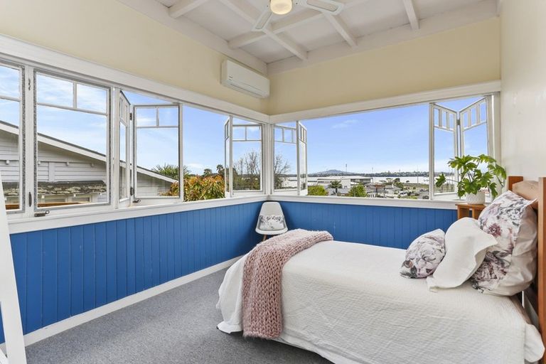 Photo of property in 16 Alfred Street, Northcote Point, Auckland, 0627
