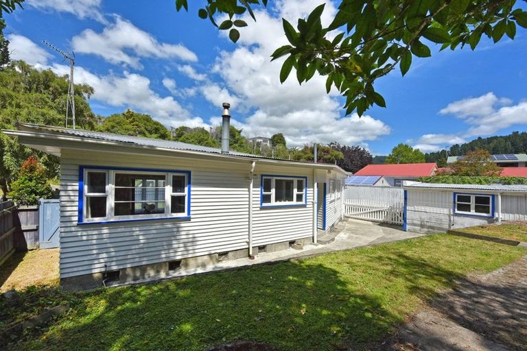 Photo of property in 22 Field Street, Silverstream, Upper Hutt, 5019