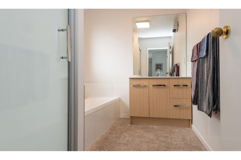 Photo of property in 2/15 Coles Place, St Albans, Christchurch, 8014