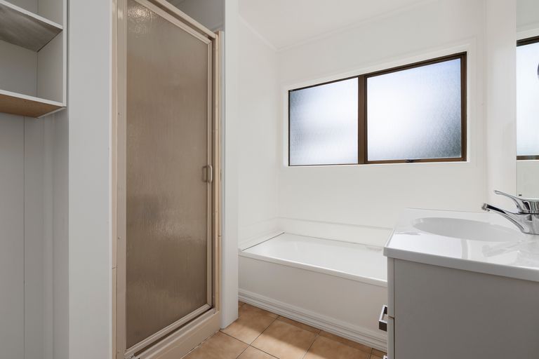 Photo of property in 1/20 Halder Place, Torbay, Auckland, 0632