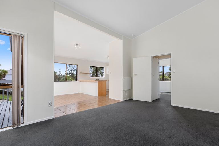 Photo of property in 1/20 Halder Place, Torbay, Auckland, 0632