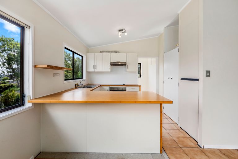 Photo of property in 1/20 Halder Place, Torbay, Auckland, 0632