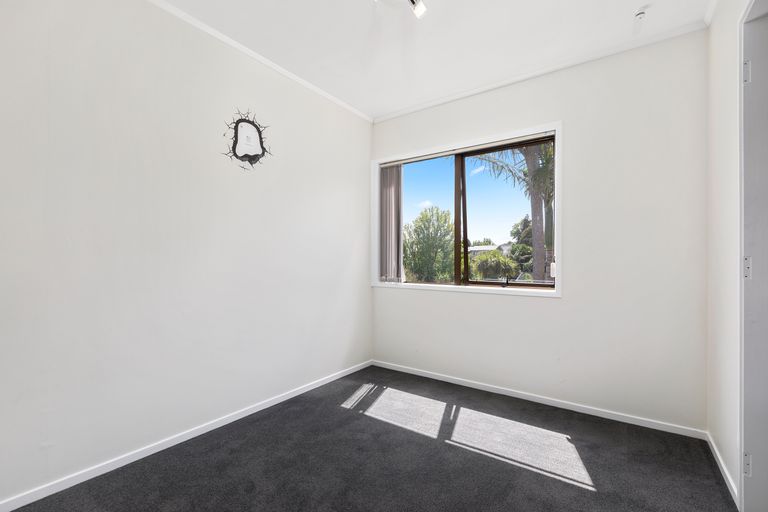 Photo of property in 1/20 Halder Place, Torbay, Auckland, 0632