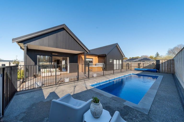 Photo of property in 42 Orchard Road, Greytown, 5712