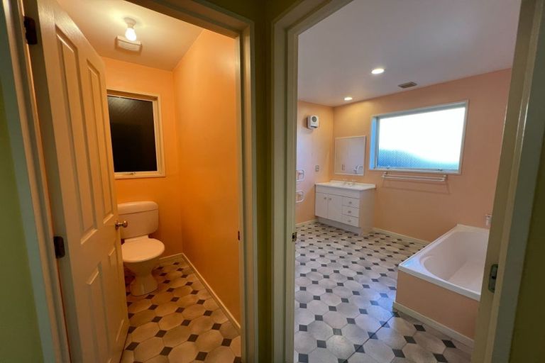 Photo of property in 2 Garland Terrace, Kelvin Heights, Queenstown, 9300