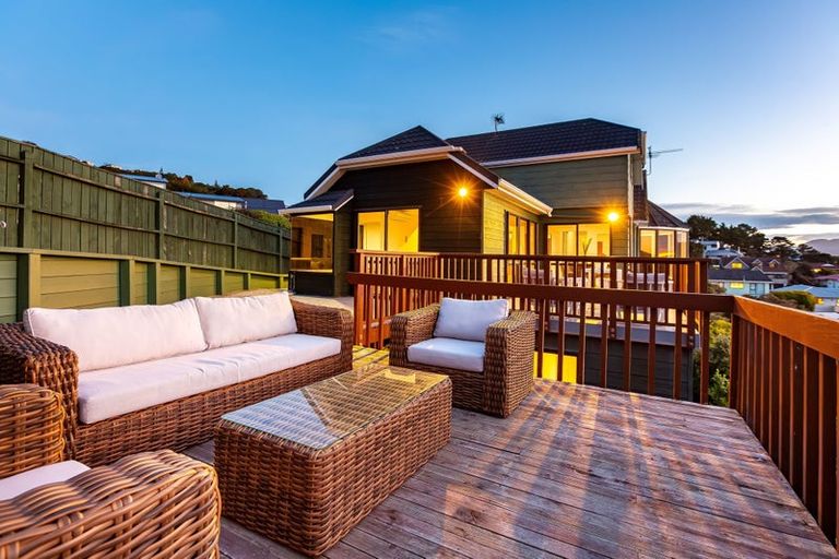 Photo of property in 19 Kinloch Place, Papakowhai, Porirua, 5024