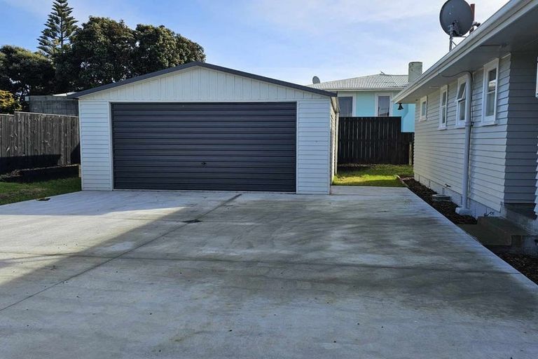 Photo of property in 12 Titoki Street, Castlecliff, Whanganui, 4501
