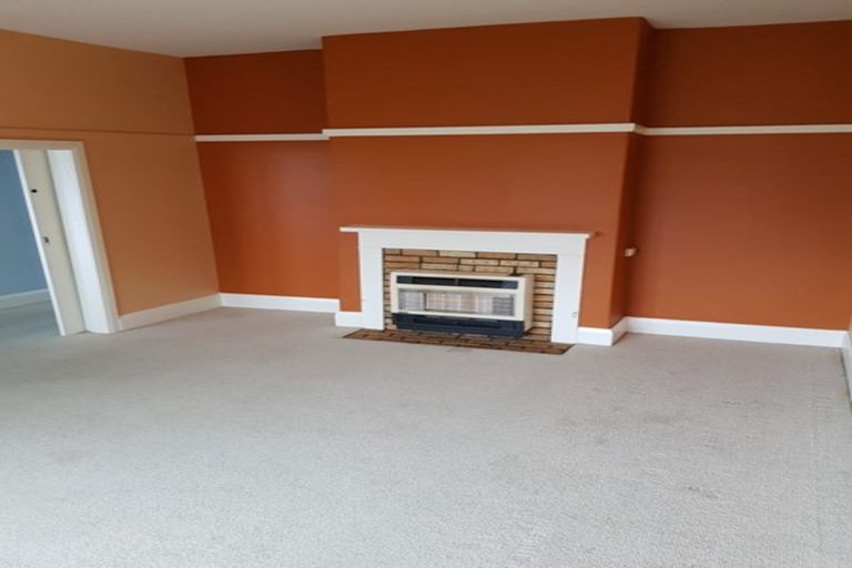 Photo of property in 102 Onepu Road, Lyall Bay, Wellington, 6022