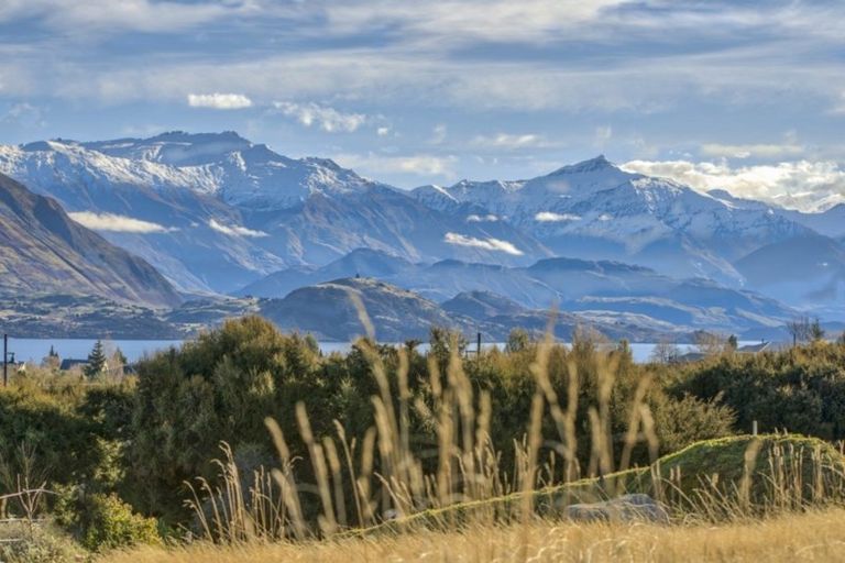 Photo of property in 7 Karearea Rise, Wanaka, 9305