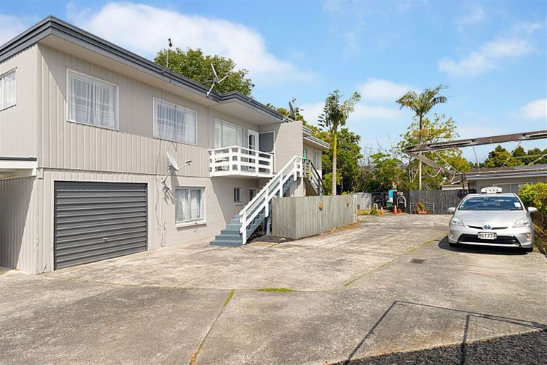 Photo of property in 1a/1 Divich Avenue, Te Atatu South, Auckland, 0610