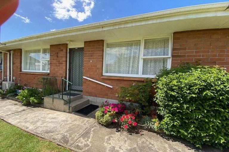 Photo of property in 2/8 Fraser Road, Papatoetoe, Auckland, 2025