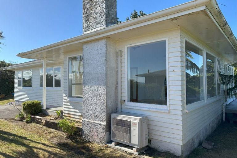 Photo of property in 202 Nevay Road, Karaka Bays, Wellington, 6022
