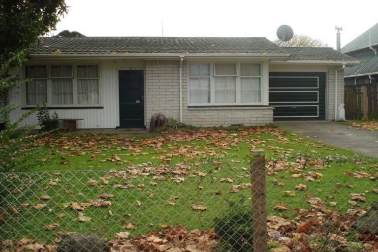 Photo of property in 2/285 Massey Road, Mangere East, Auckland, 2024