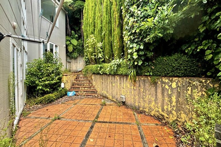 Photo of property in 9 Selkirk Way, Karori, Wellington, 6012