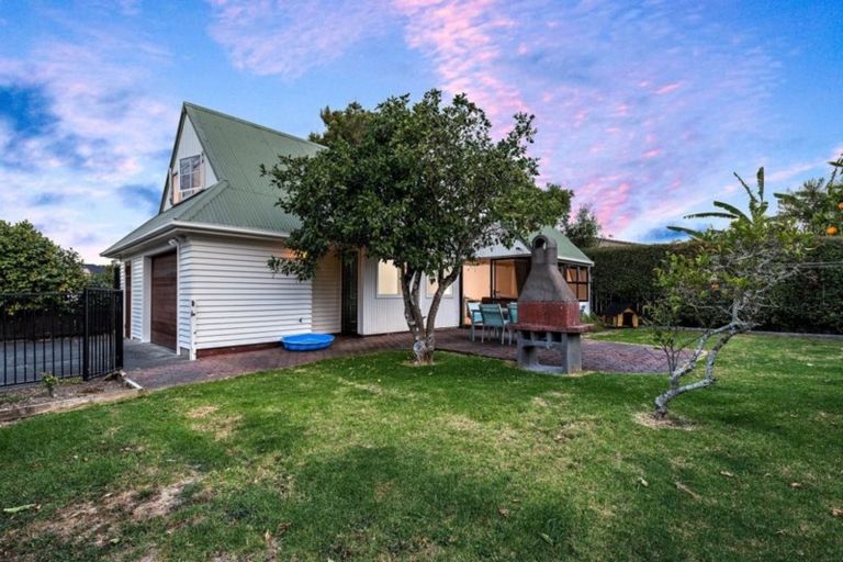 Photo of property in 6 Murray Road, Te Atatu Peninsula, Auckland, 0610