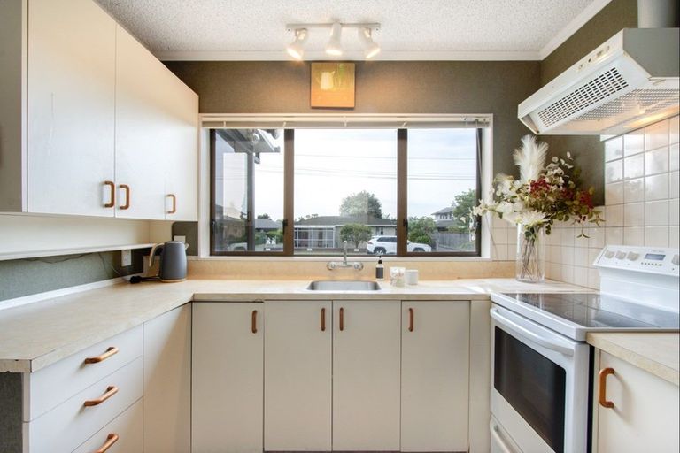 Photo of property in 1/52 Avondale Road, Taradale, Napier, 4112