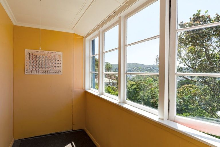 Photo of property in 25 Sutherland Crescent, Melrose, Wellington, 6023