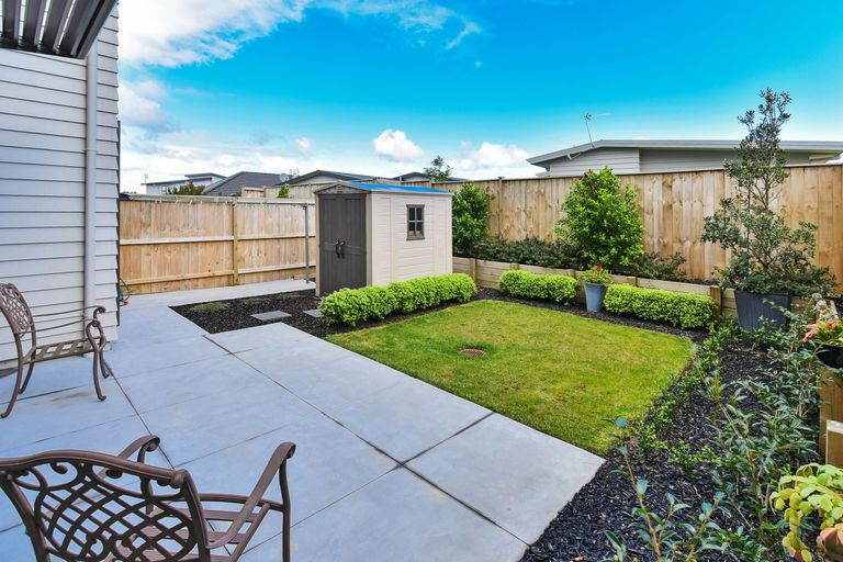 Photo of property in 17 Costa Viva Crescent, Karaka, Papakura, 2113