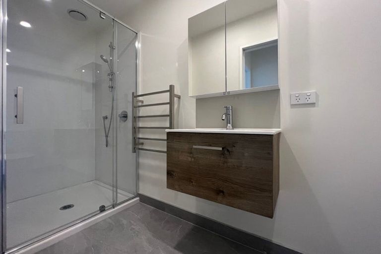 Photo of property in 2/327 Glengarry Road, Glen Eden, Auckland, 0602