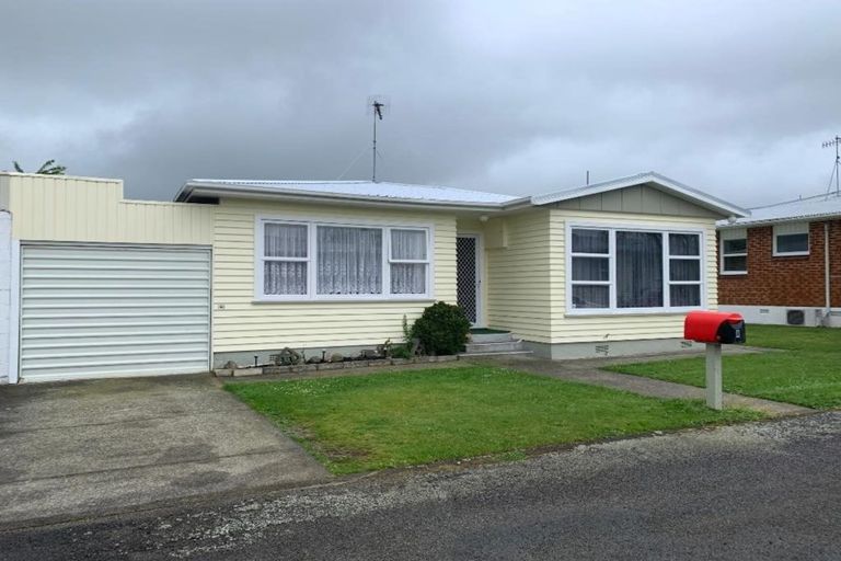 Photo of property in 8 Eton Place, Levin, 5510