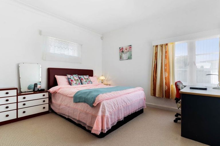 Photo of property in 50a Megan Avenue, Pakuranga Heights, Auckland, 2010