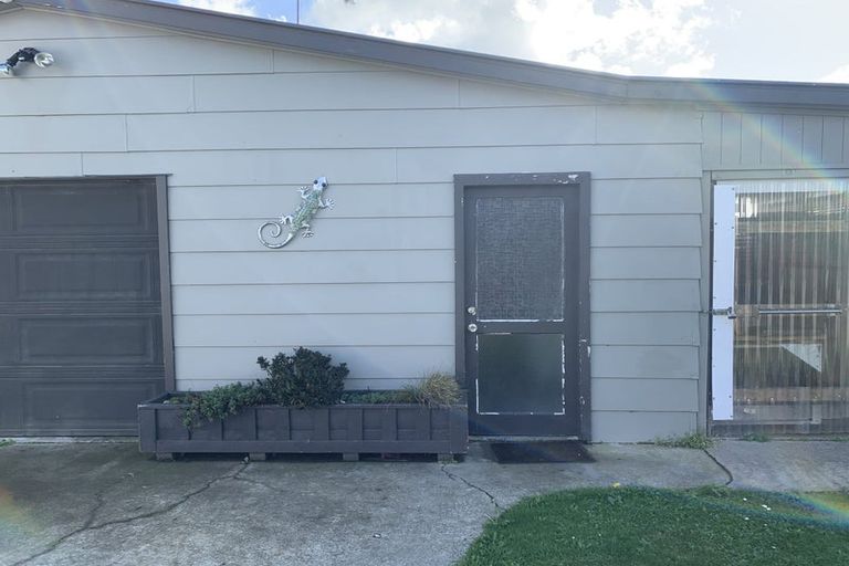 Photo of property in 11 Hilton Grove, Kelvin Grove, Palmerston North, 4414