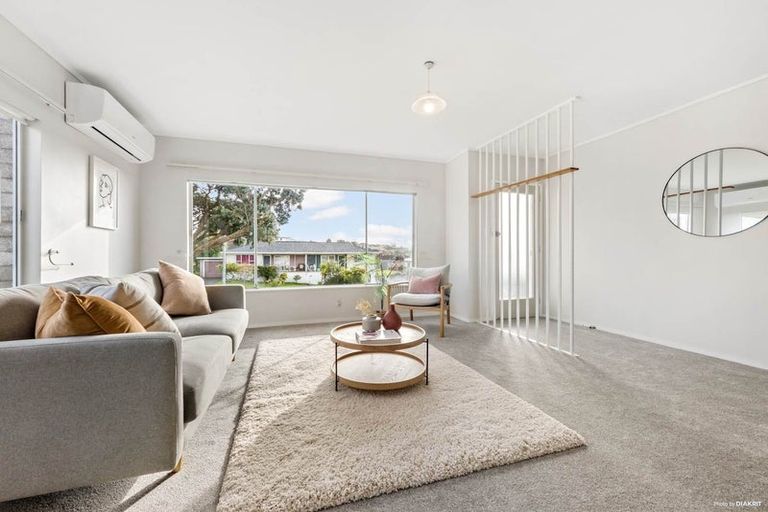 Photo of property in 1/49 Manhattan Heights, Glendene, Auckland, 0602