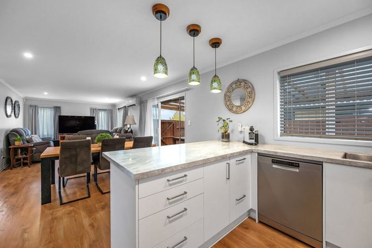 Photo of property in 5 Minerva Avenue, Helensville, 0800